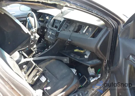 2016 Ford Police Interceptor z USA, uszkodzony, nr VIN 1FAHP2MT9GG109000